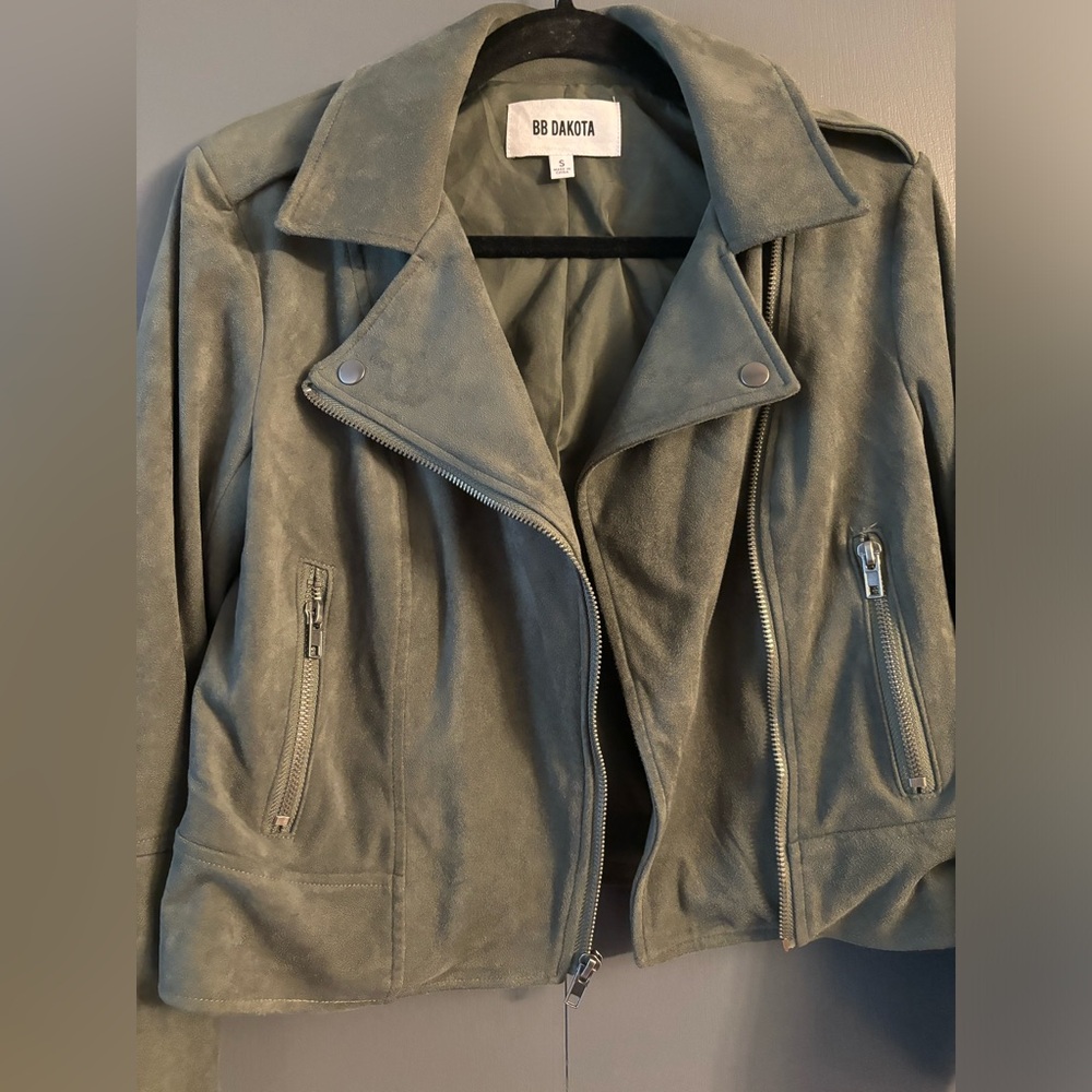 BB Dakota, green suede jacket, perfect condition, size S, zippers on arms,